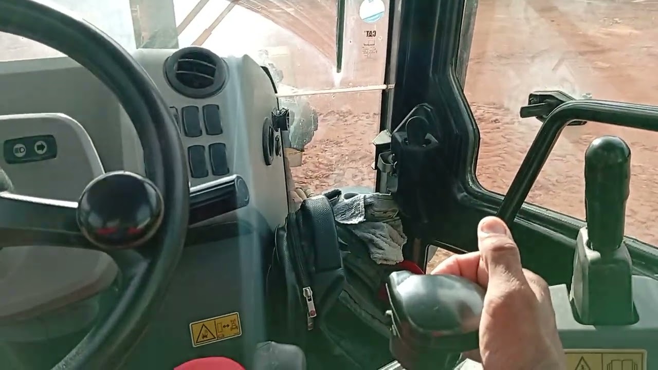Como Operar uma Retroescavadeira vídeo aula operacional