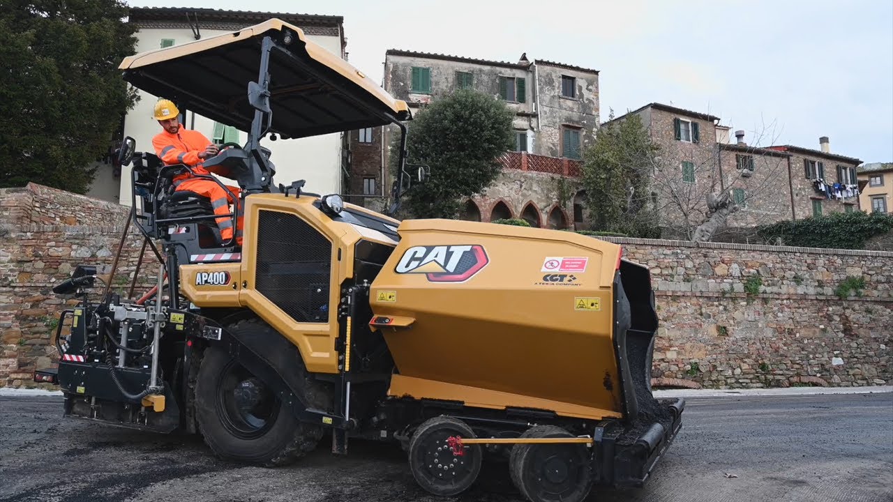 Cat® mid-sized asphalt pavers on show in Montaoine