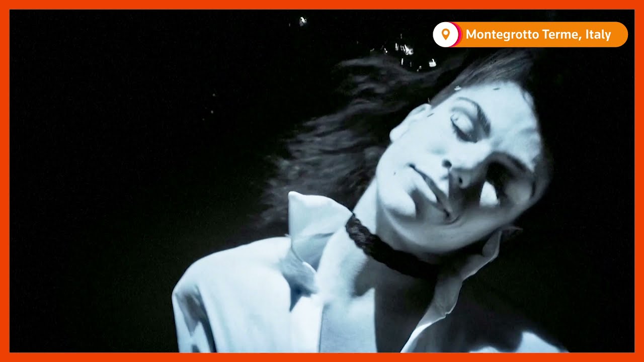 Underwater tango: Spanish dancer freedives