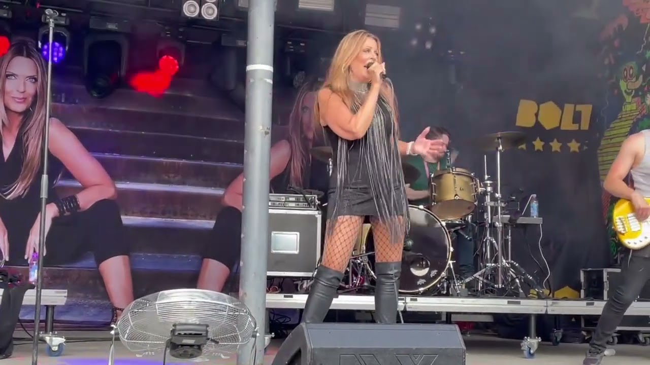 Eini Sukkula Venukseen @Suomilive, Hyvinkää 14.7.2023