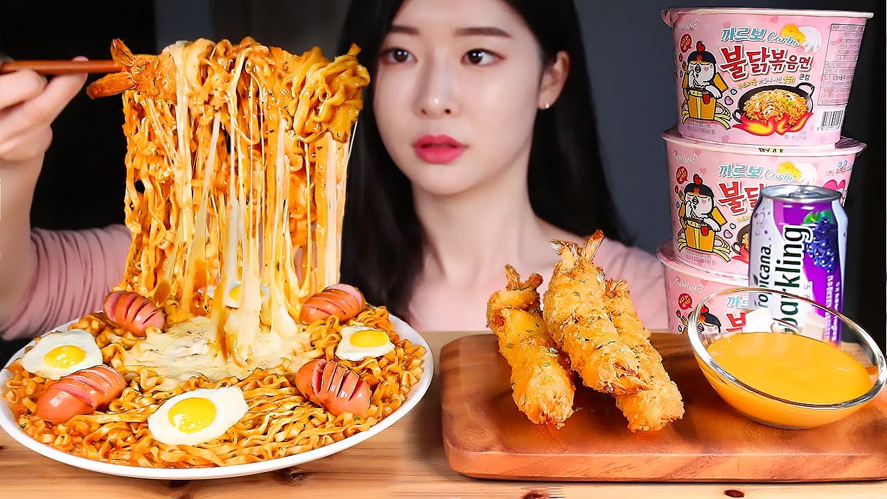 ASMR 3 чашки жареной куриной лапши с сыром карбонара Жареные креветки Сырный соус Колбаса MUKBANG