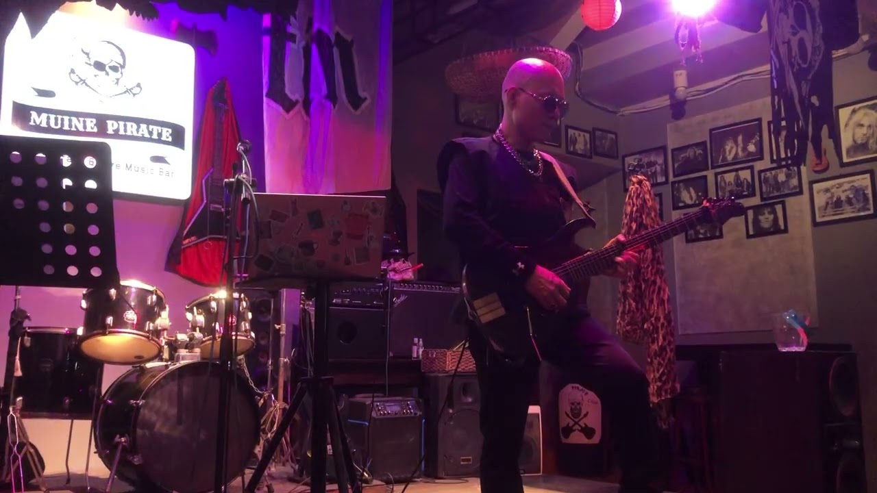 C-Rock Bluesman Vietnam 🇻🇳- Midnight Blues (Gary Moore) live at C-Rock Blues Club