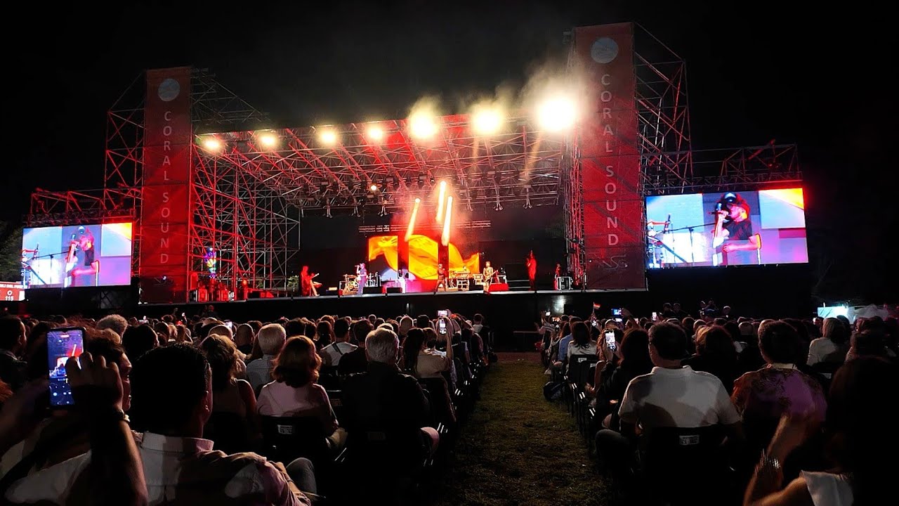Notte magica all'arena della musica, Raf accende il Coral Sound a Torre del Greco