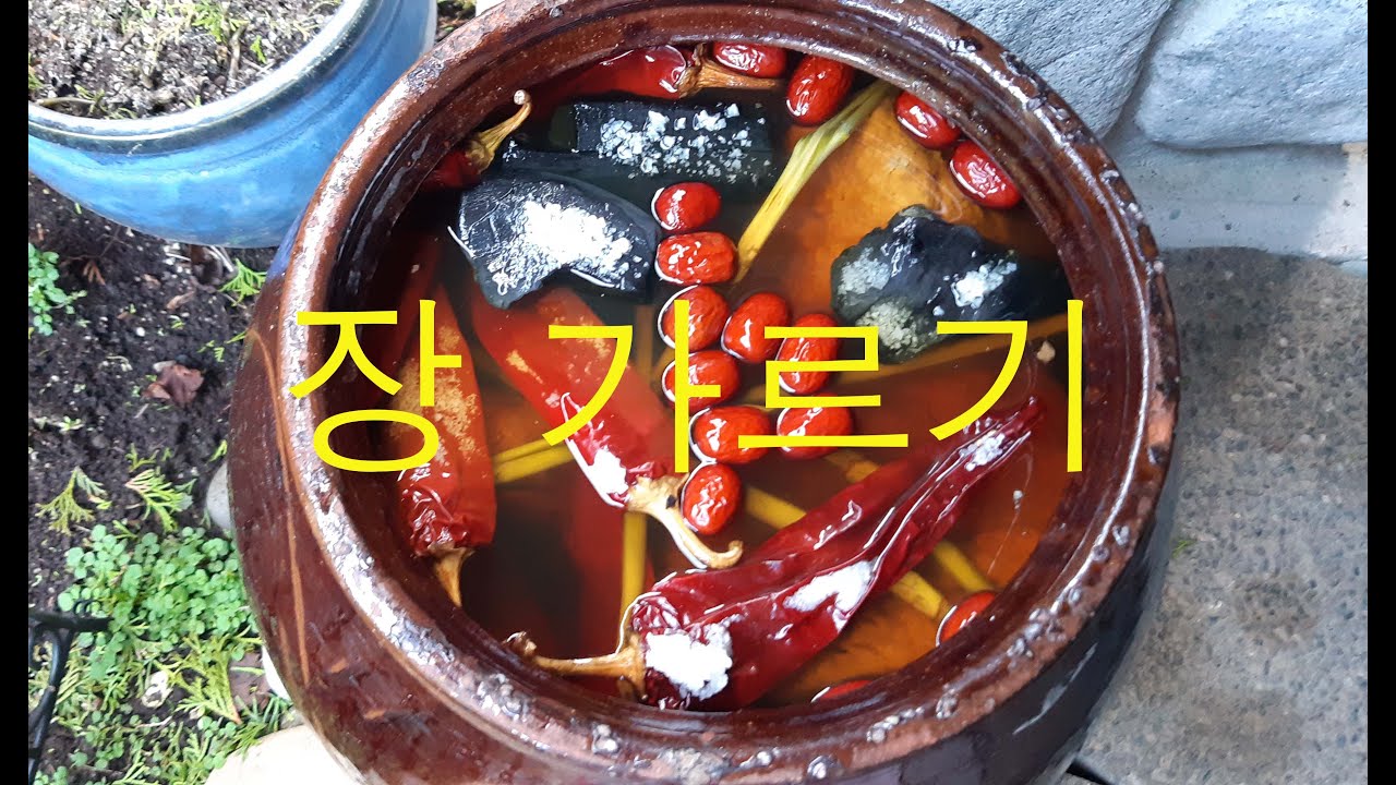 집에서 유기농 콩으로 메주를 띄어 만든 장 가르기 2탄 / Homemade traditional Korean soybean paste & soy sauce 2