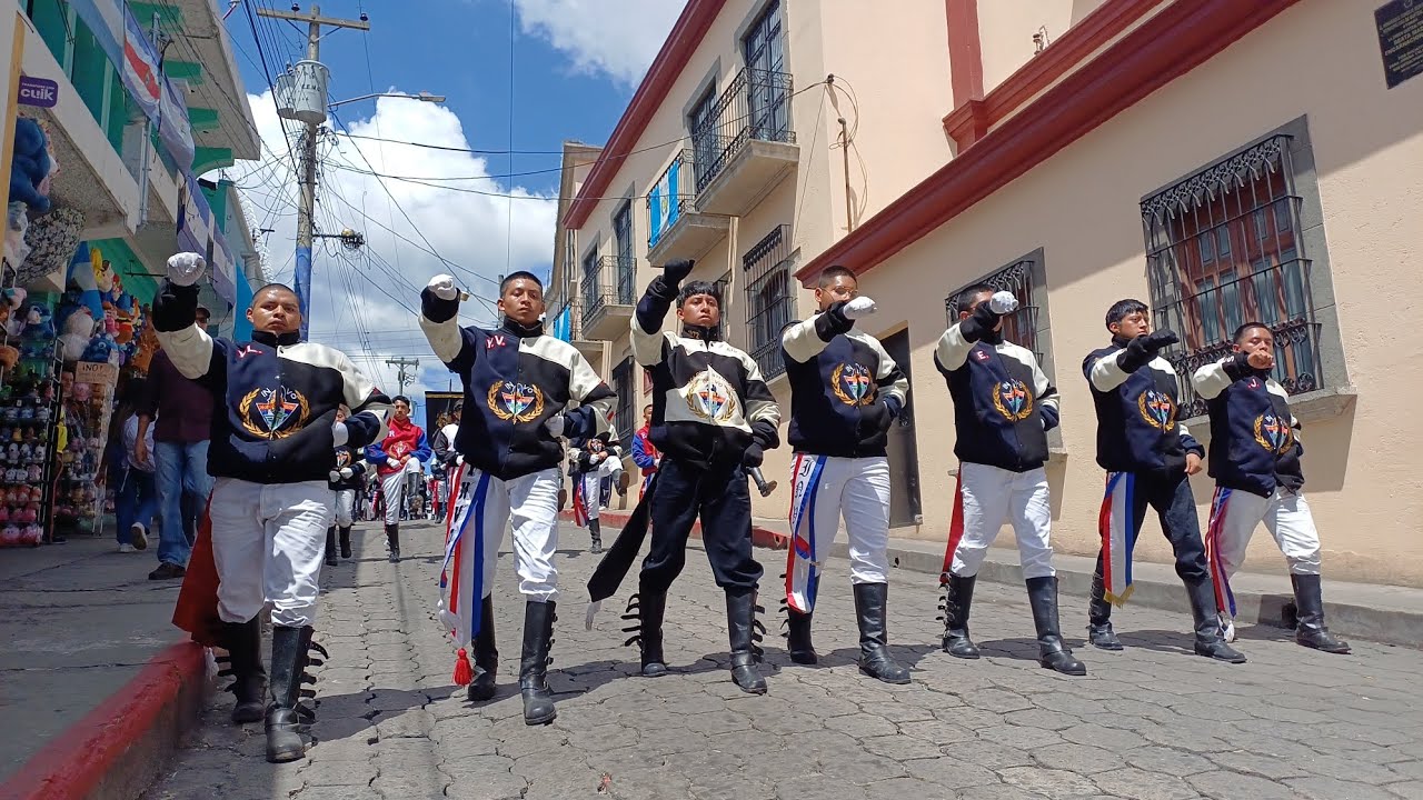 INVO Bajando la 12 Avenida en el Homenaje Virgen del Rosario 