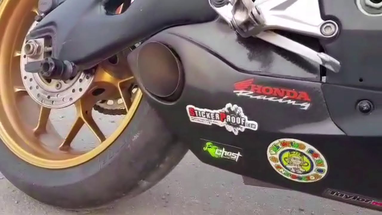 Honda CBR1000RR Taylormade exhaust, Start up, Revs, Flybys