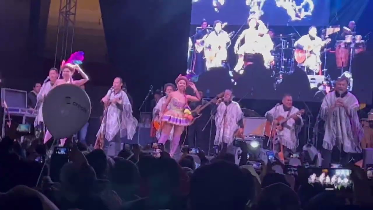 Mujer bonita - Kjarkas en Riobamba