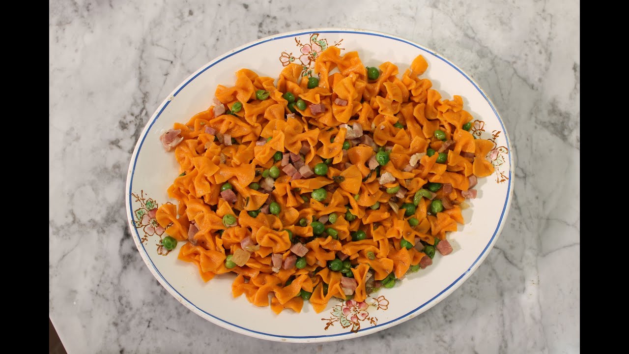 Strichetti rossi con prosciutto e piselli