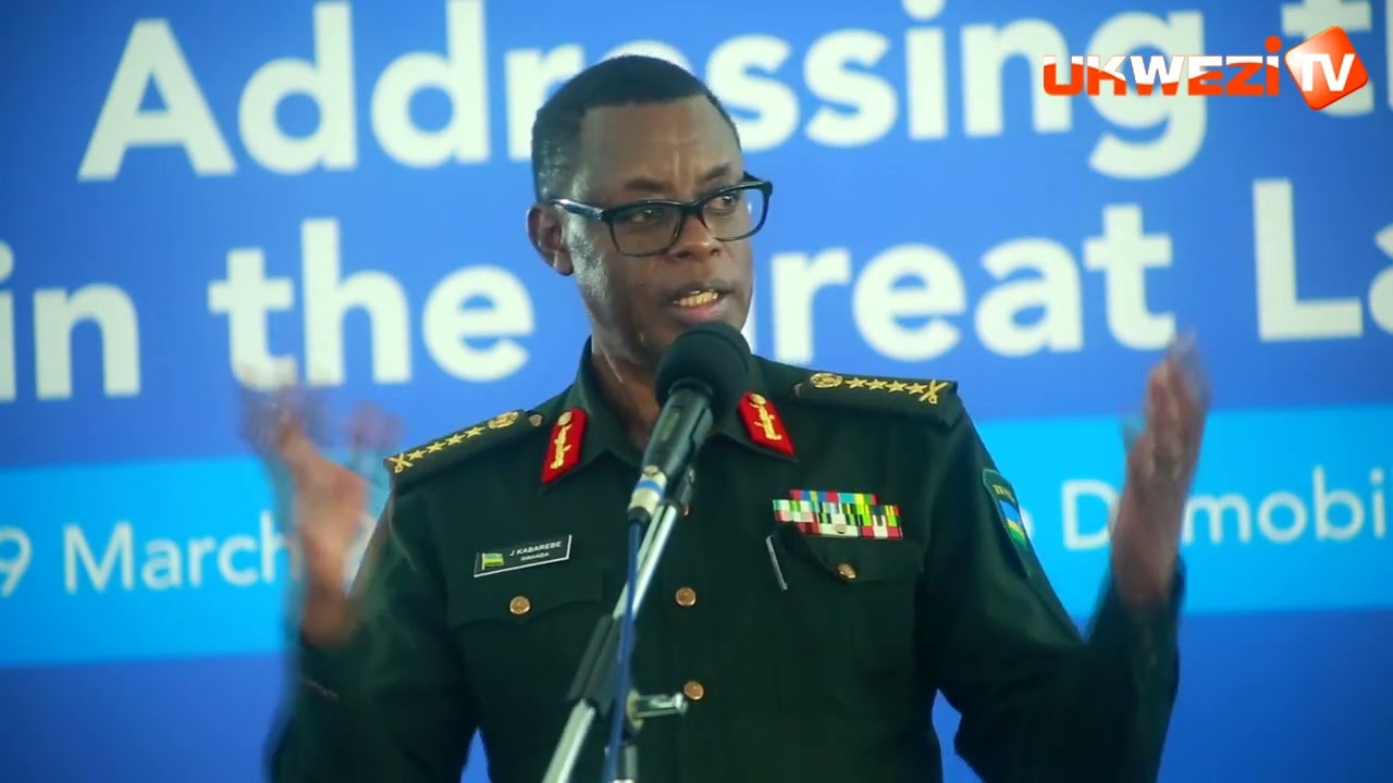 Umunsi Gen Kabarebe yarwanaga muri Congo yatumiza indege y'abasirikare i Kigali ikazamo abacengezi