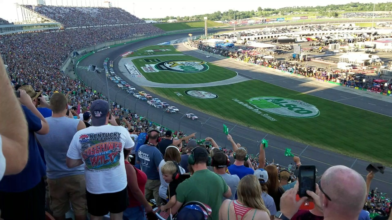 Green Flag for the 2017 Quaker State 400 at Kentucky Speedway