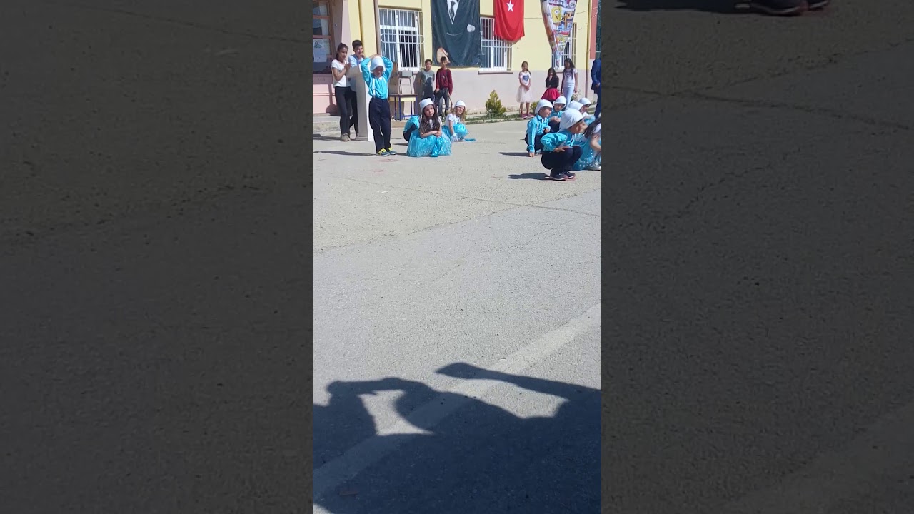Kelleci Ortaokulu ❤Şirinler Gösterisi❤ 23Nisan