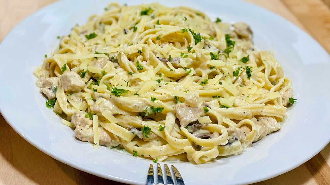 LA RECETTE ITALIENNE DES FETTUCCINE ALFREDO 🇮🇹🍝 AU POULET ET CHAMPIGNONS. Deli Cuisine