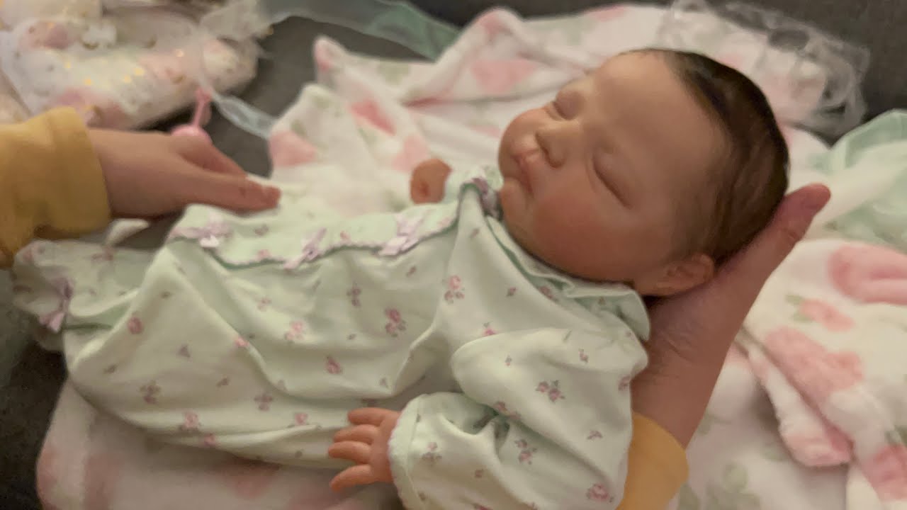 Laurie’s Special Deliveries (Baby Ellie Unboxing) 💕🌸🌼