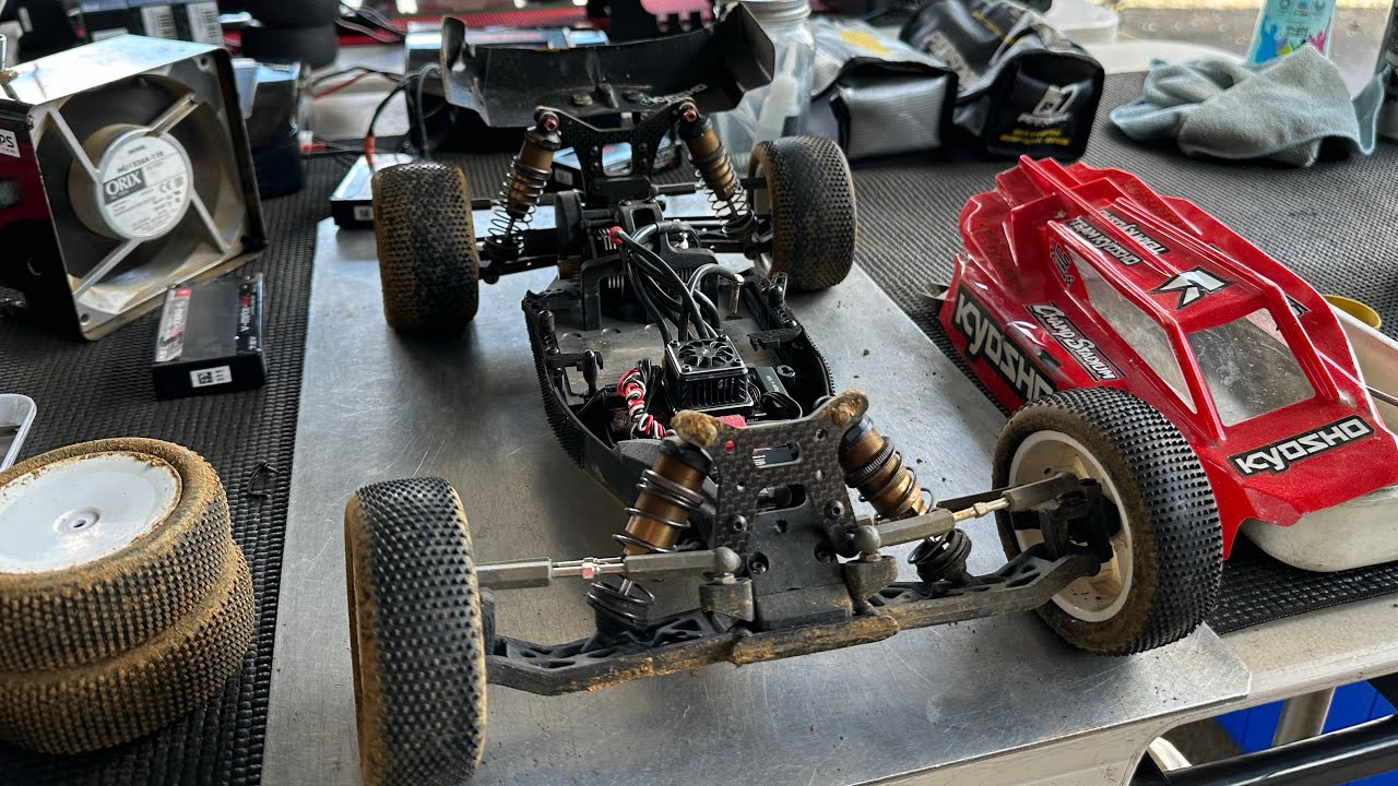 Practice for the big race - Kyosho ULTIMA RB7.5