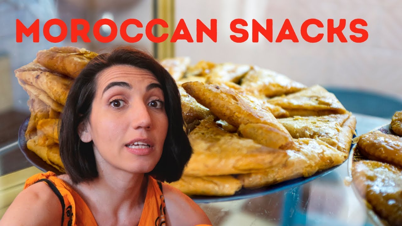 Morocco FOOD: What do snacks and sweets taste like in Marrakesh? (Tasting Marrakesh PASTILLA)