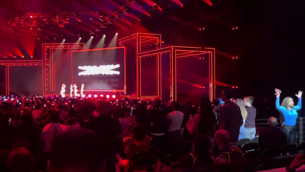 Le Sserafim Intro Blizzcon 2023 + sign language interpreter