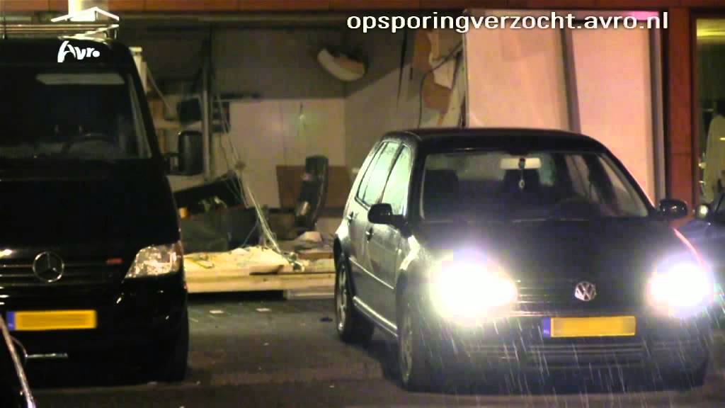 Amsterdam: Plofkraak op geldautomaat ING aan de Pieter Calandlaan