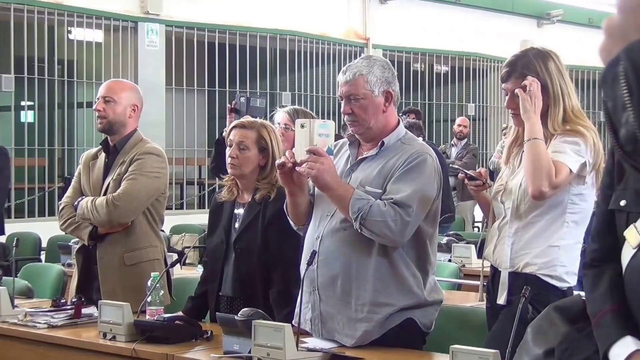 I genitori di Ciro Esposito durante la sentenza contro De Santis