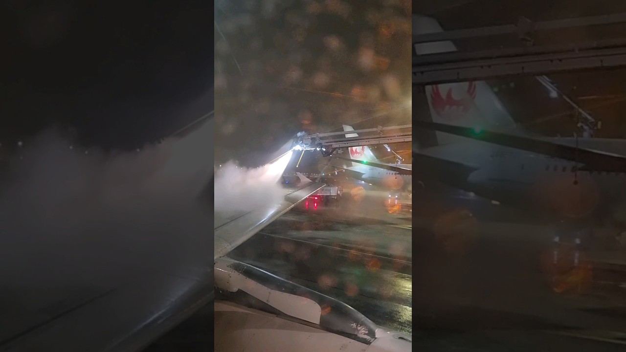 #Aircraft #deicing at #HelsinkiAirport before #taxiing to #runway gor #takeoff 🇫🇮 #winter #airport