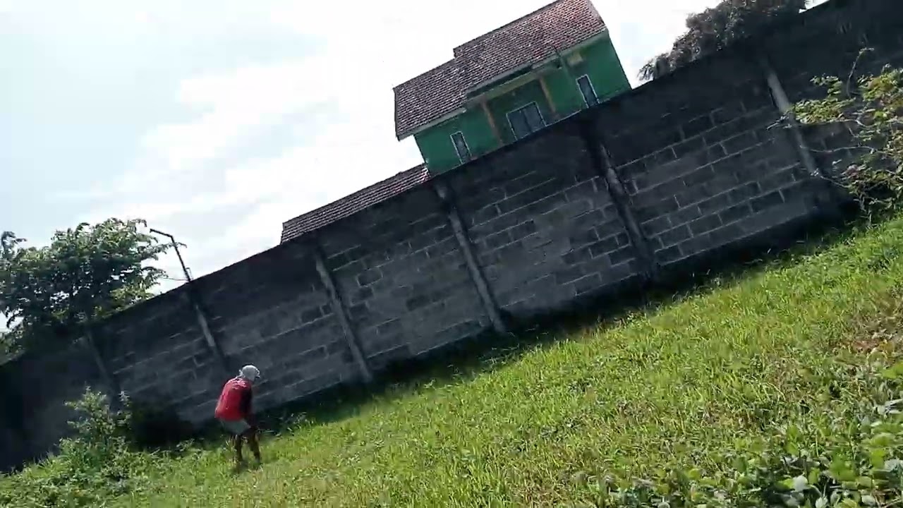 Gudang dijual lokasi di desa Glagah dowo kec tumpang kab malang wa 085177107986