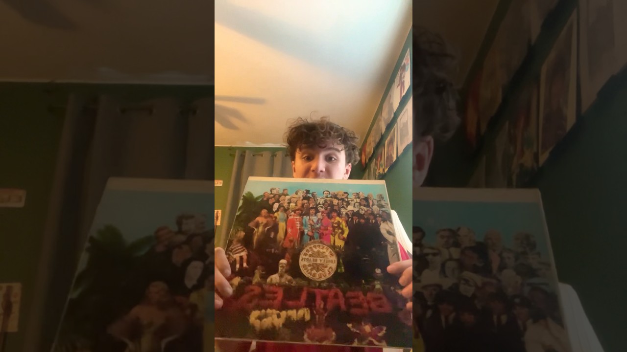 Sgt. Pepper‘s lonely hearts club band The Beatles review  