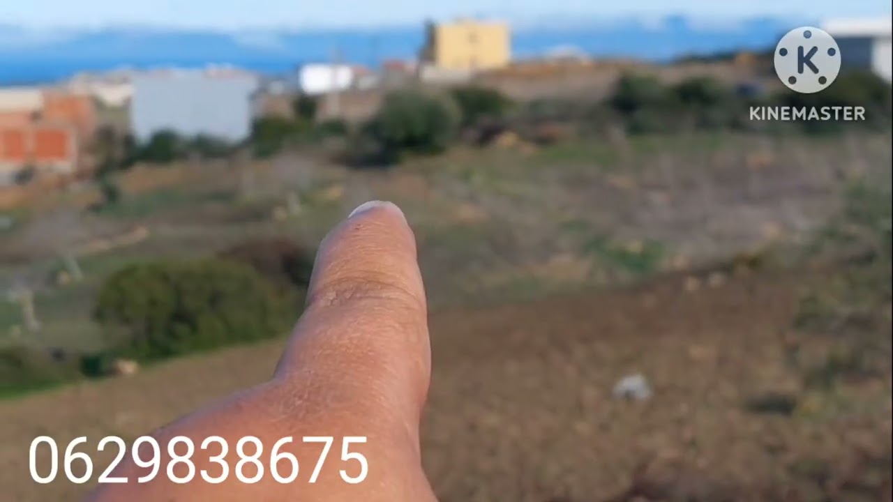قطعة أرضية للبيع مساحتها 2500م مطلة عن البحر لتواصل معي رقم الهاتف و الواتساب 0629838675