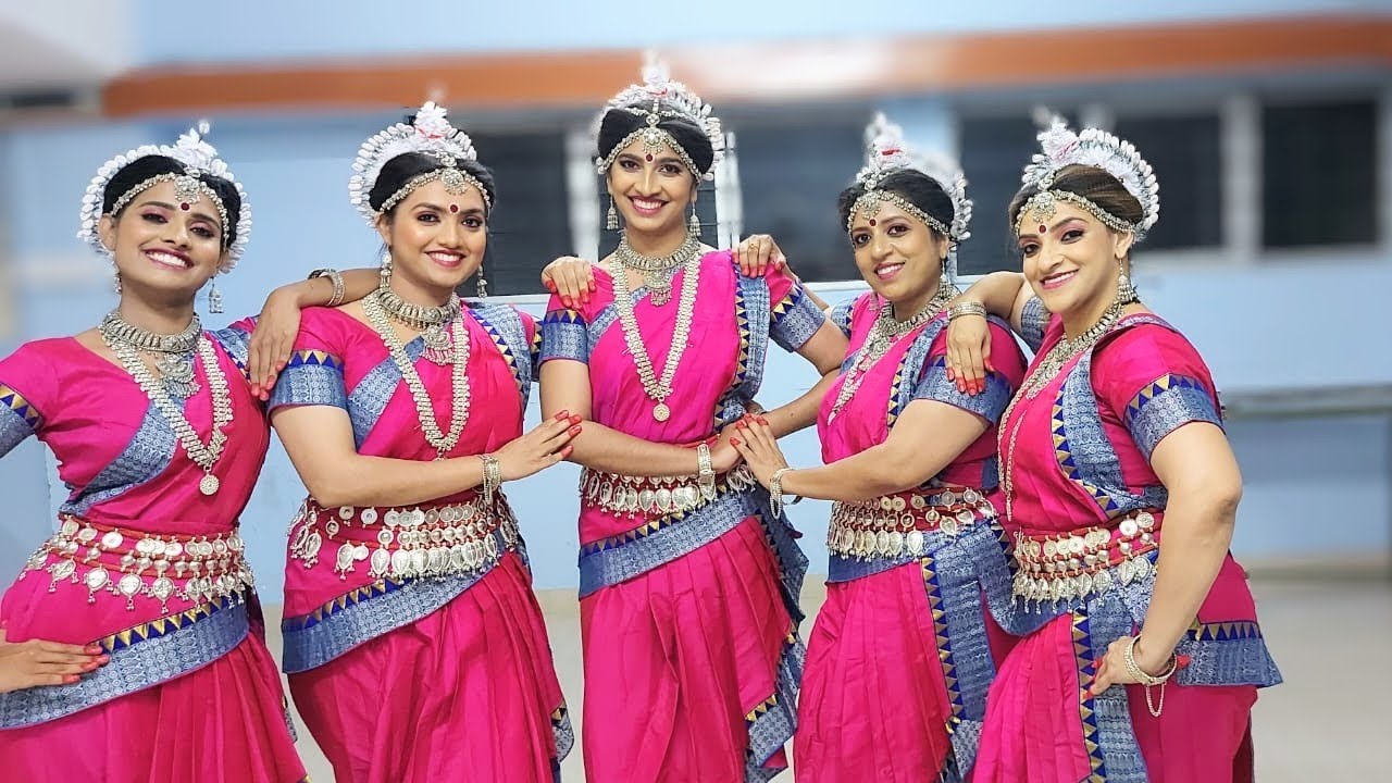 Shape of you I Semiclassical I Odissi style#shapeofyou#odissidance#groupdance#semiclassical    