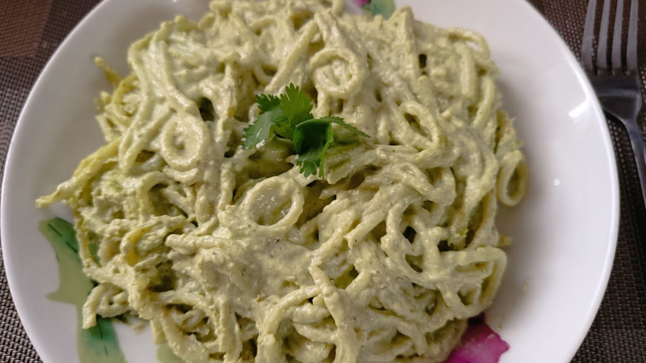 ESPAGUETI VERDE EN CREMA DE POBLANO 🍝🫑🧈🥛🧅🧄