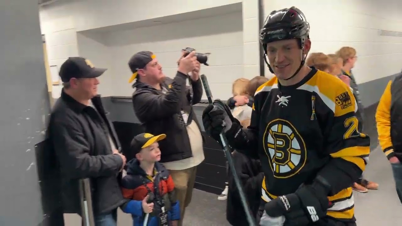 Patrice Bergeron and the Bruins Alumni take the ice,. Jan.10, 2026