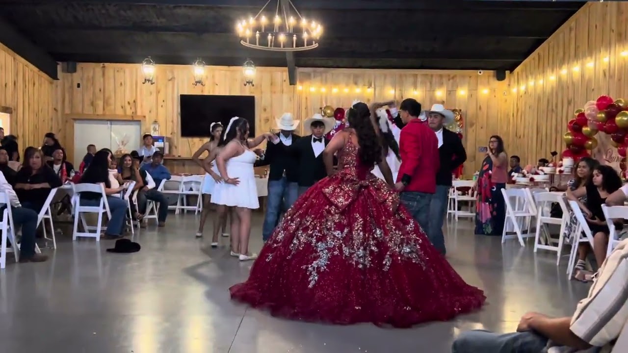 Vals principal Selena #dreamofyou #vals #coreografia #quinceañera #chambelanes #valsprincipal 