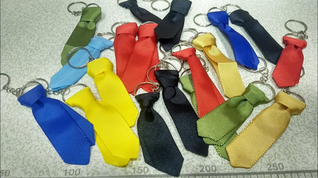 Chaveiro gravata  com fita