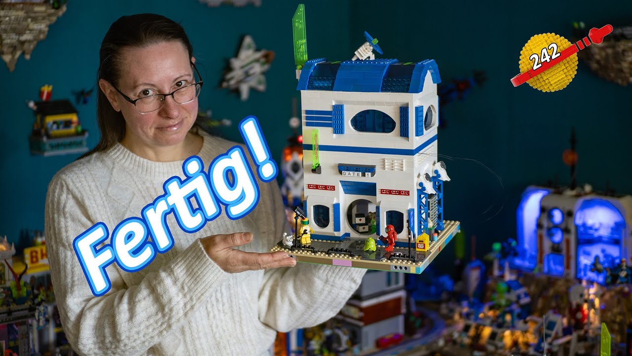 Ist der Bahnhof bereit für die ersten LEGO Züge? - LEGO Space City (242)
