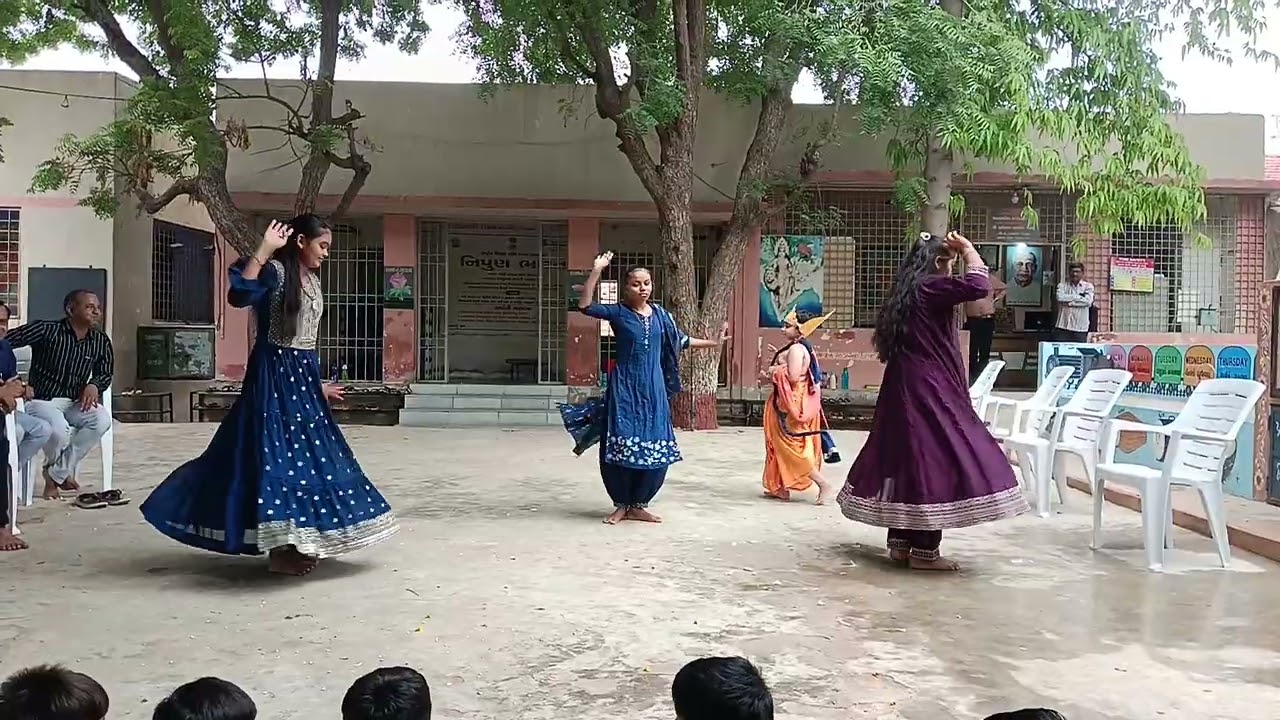 Ram aayenge to angana Vesh bhusha joyful Saturday SURYANAGAR PRIMARY SCHOOL