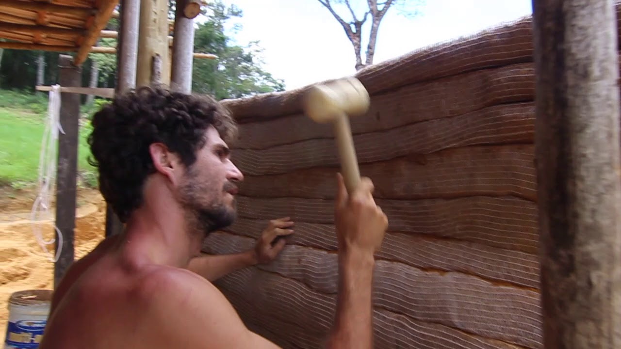 Hiperadobe e reboco natural no Sereno Sana