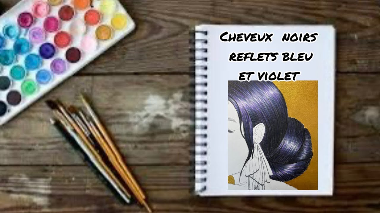Cheveux noirs reflets bleu et violet