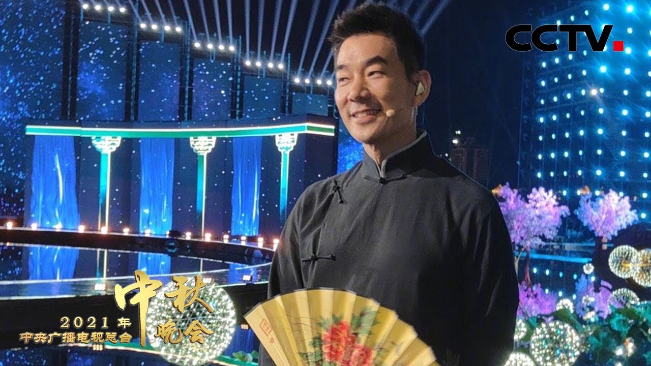 太甜啦！任贤齐一袭长袍秋晚首唱《麦芽糖》「2021央视秋晚」