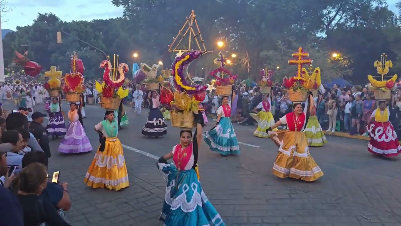 Primer Desfile de Delegaciones en Guelaguetza Oaxaca 2025