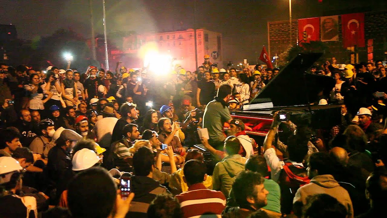 Taksim Anıtı'nda Piyano Resitali Yiğidim Aslanım Burda Yatıyor Canlı  Gezi Parkı HD