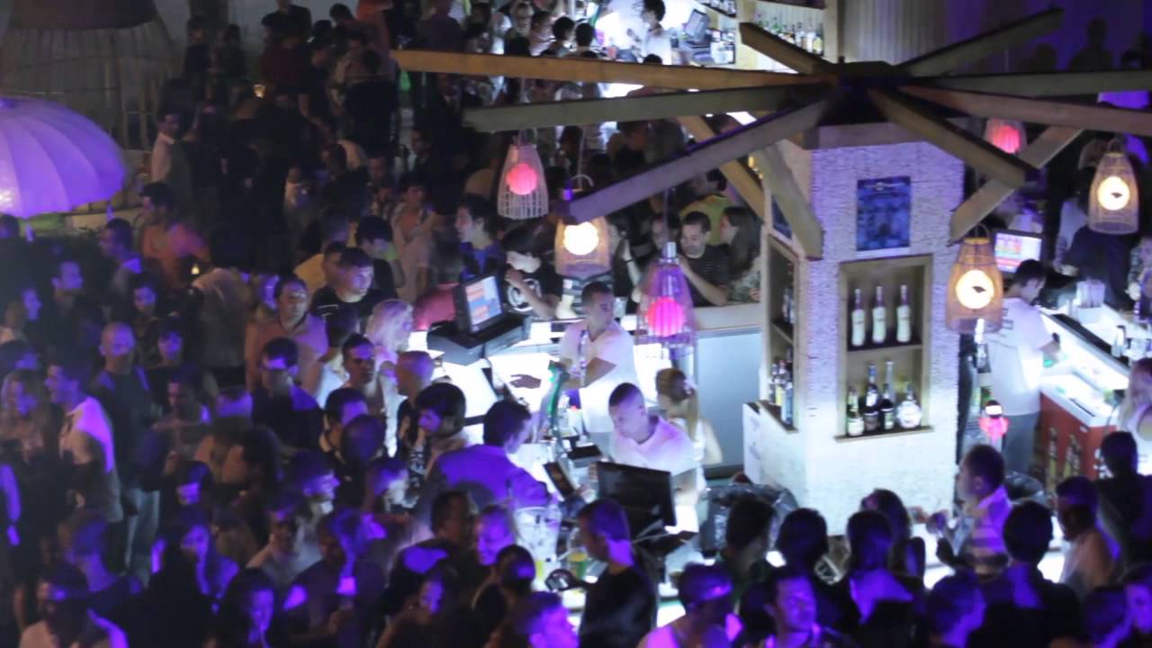 Opening Party - Água Moments