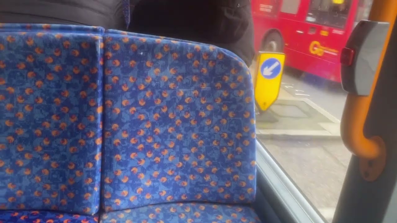 Stagecoach London 11306 SO68 HDV on 136 (my local)