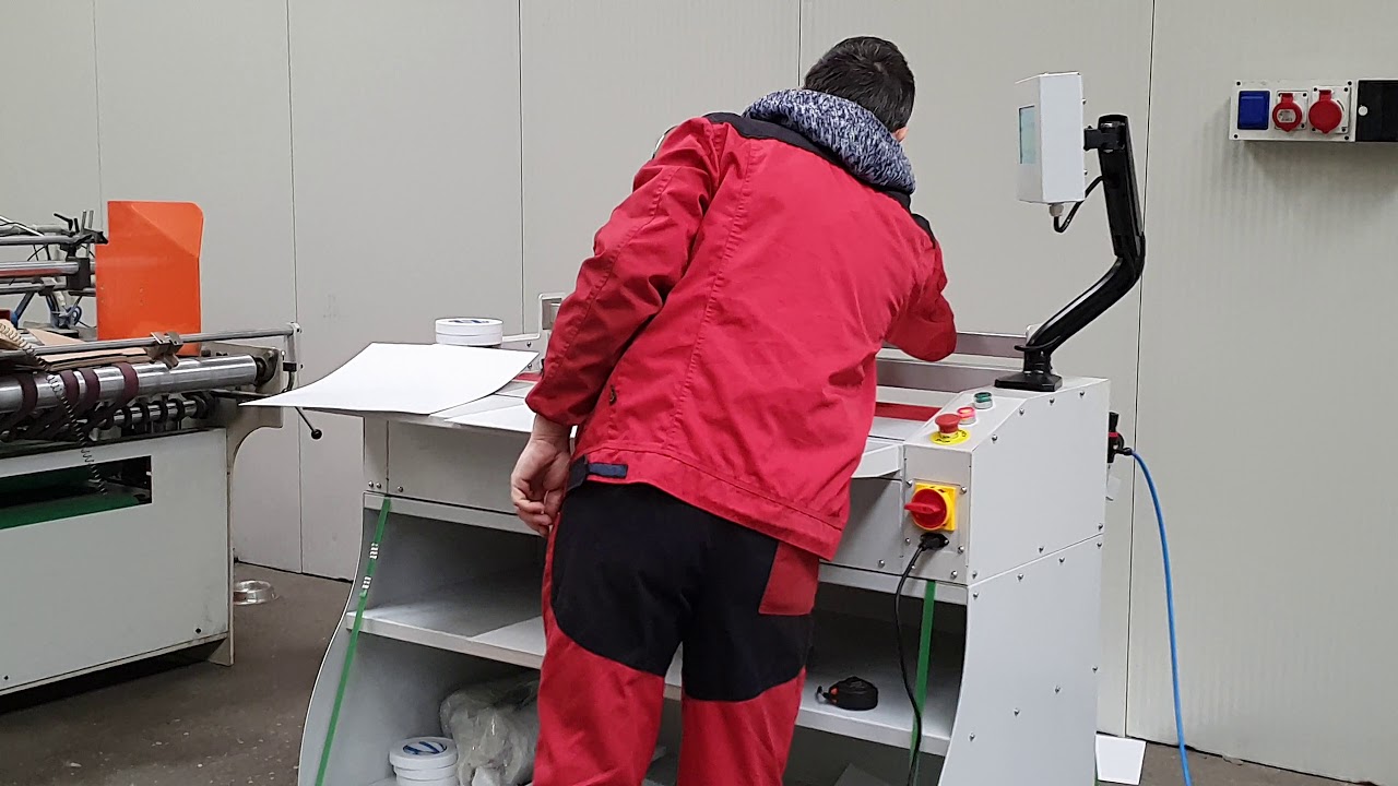 Masina de aplicat banda dublu adeziva | Double Sided Tape Applying Machine