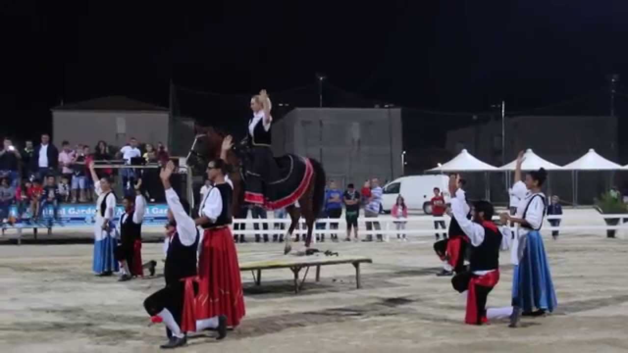 Vera Loforti e il gruppo folkloristico 