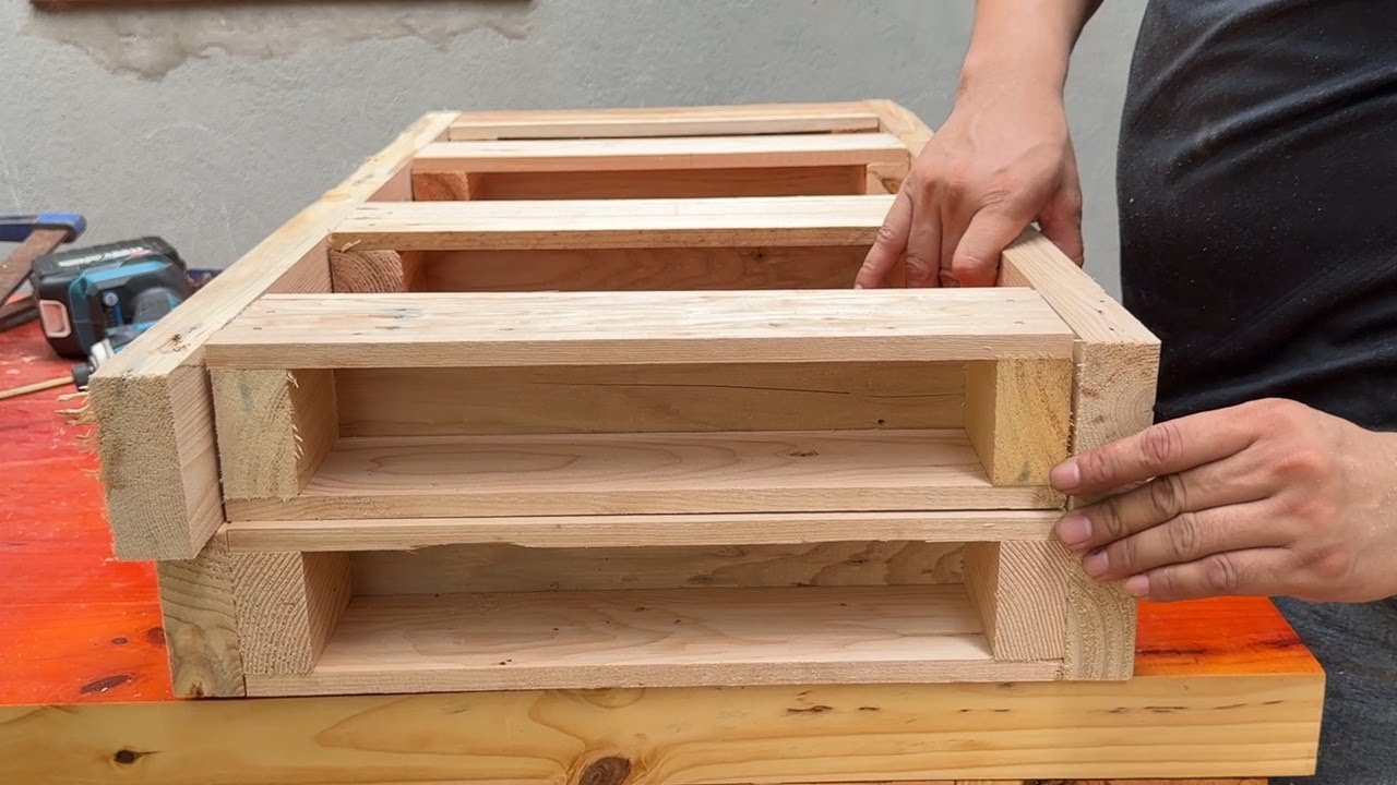 Pallet Wood Recycling // The Ultimate Creativity Of Artisans To Revive Pallets.