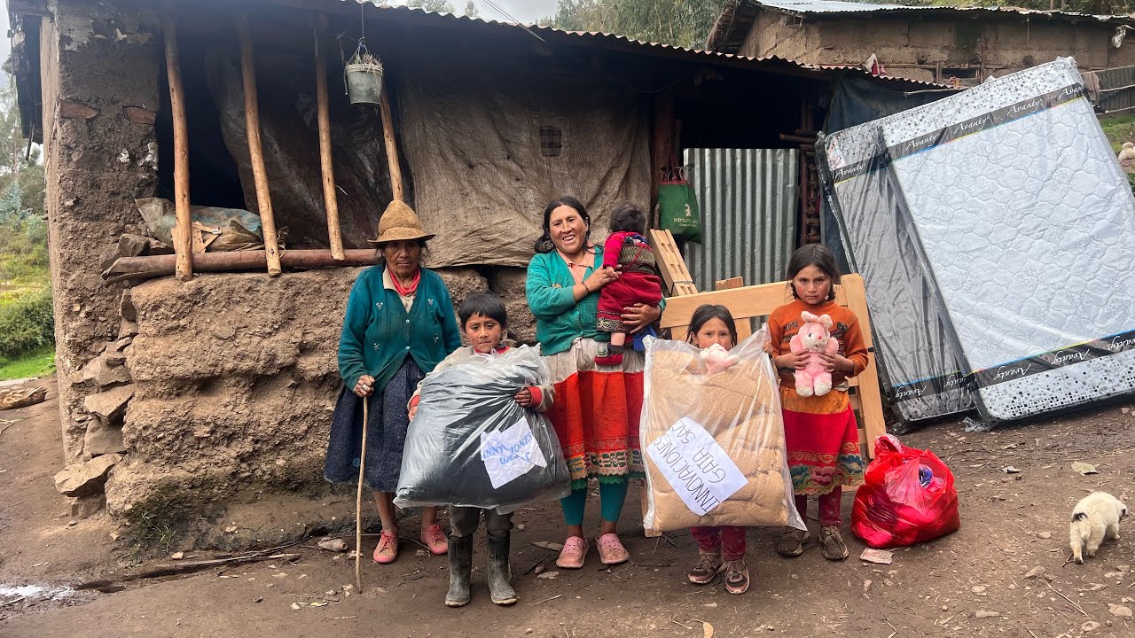 Volví con más Ayuda / Las Niñas salen a Buscar Comida