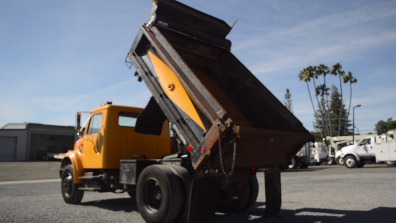 1990 International Dump Truck / Charter Trucks - u10582