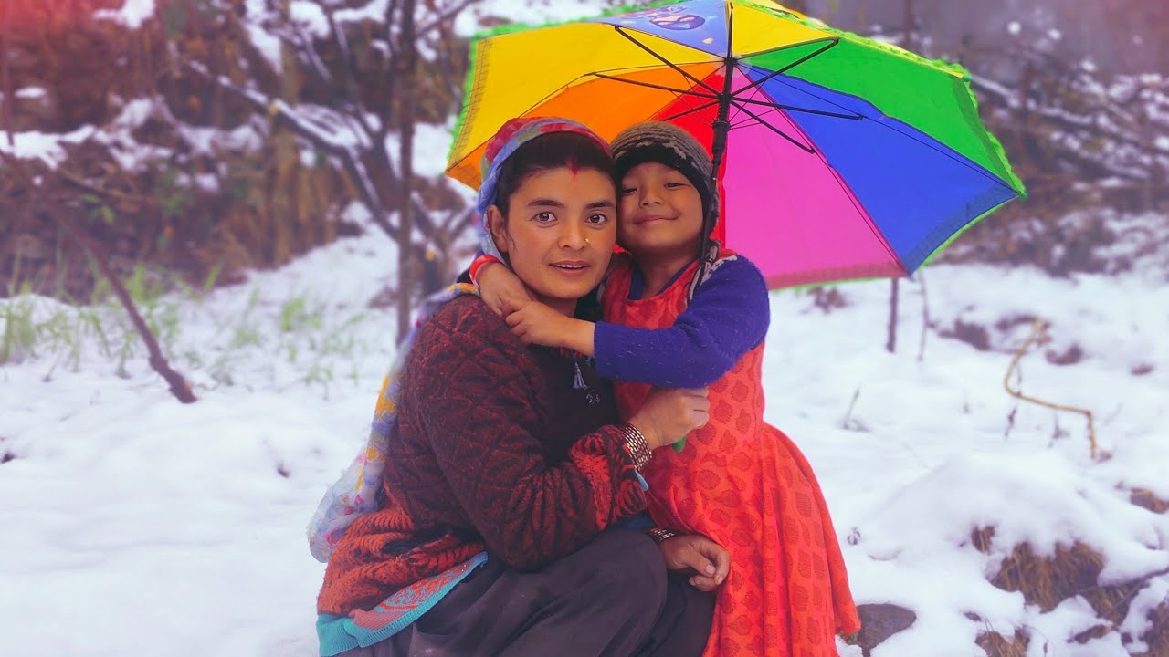 बर्फ़ गिरने के बाद पहाड़ों का ख़ूबसूरत सा नजारा#views #pahadivlogs #viral #vlog #nature 