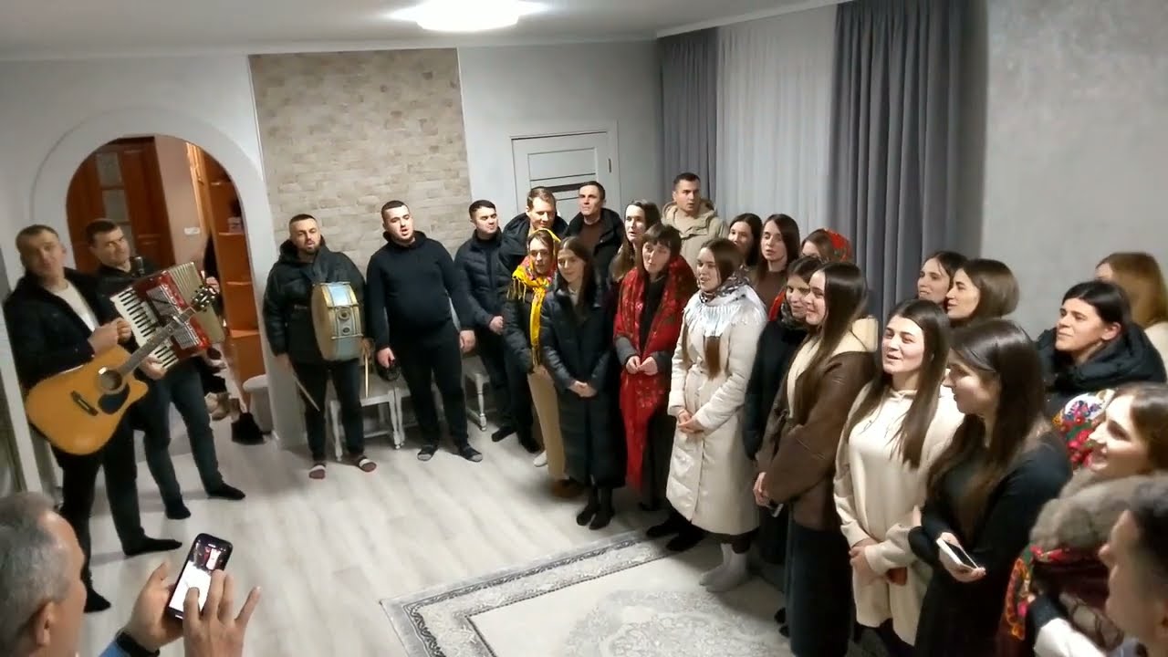 Він родився в бідних яслях...#різдво#колядки#