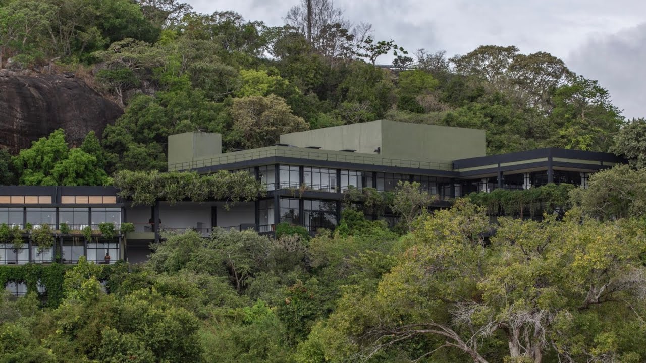 ECO HOTEL-Kandalama hotel designed by the world famous architect Geoffrey Bawa 🇱🇰
