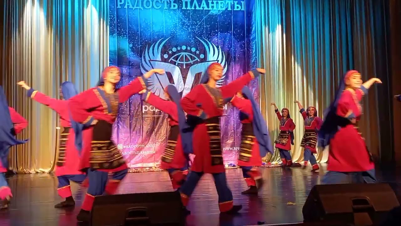 Аварские узоры. Дагестанский танец с коврами. Ансамбль 