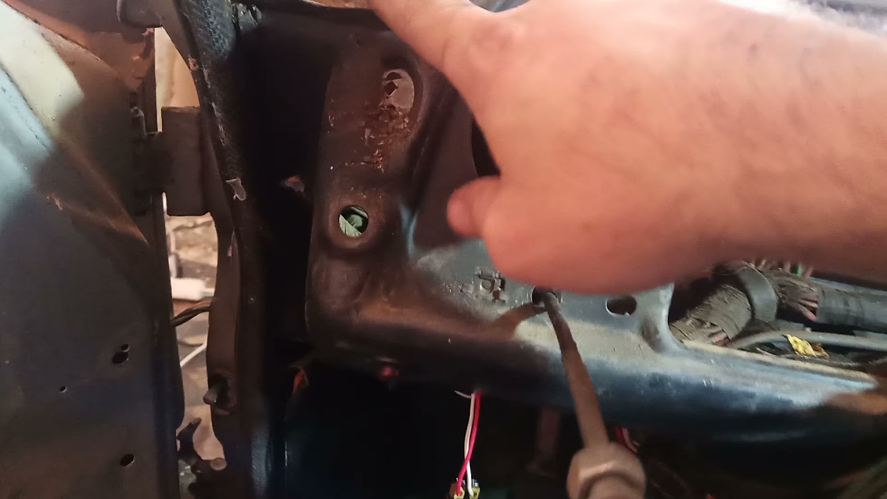 Ford Taunus Göğüs Kepi sökme...